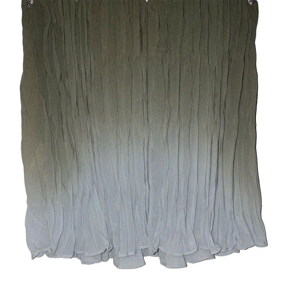 Gimmicks By BKE Pieced Silver Sequin Green & Gray Ombre Pixie Top Braided Strap - Picture 4 of 11